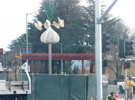 plaza allium garlic sculpture east tenth chestnut street