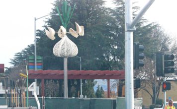 plaza allium garlic sculpture east tenth chestnut street