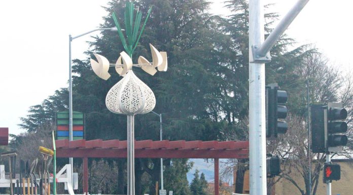 plaza allium garlic sculpture east tenth chestnut street