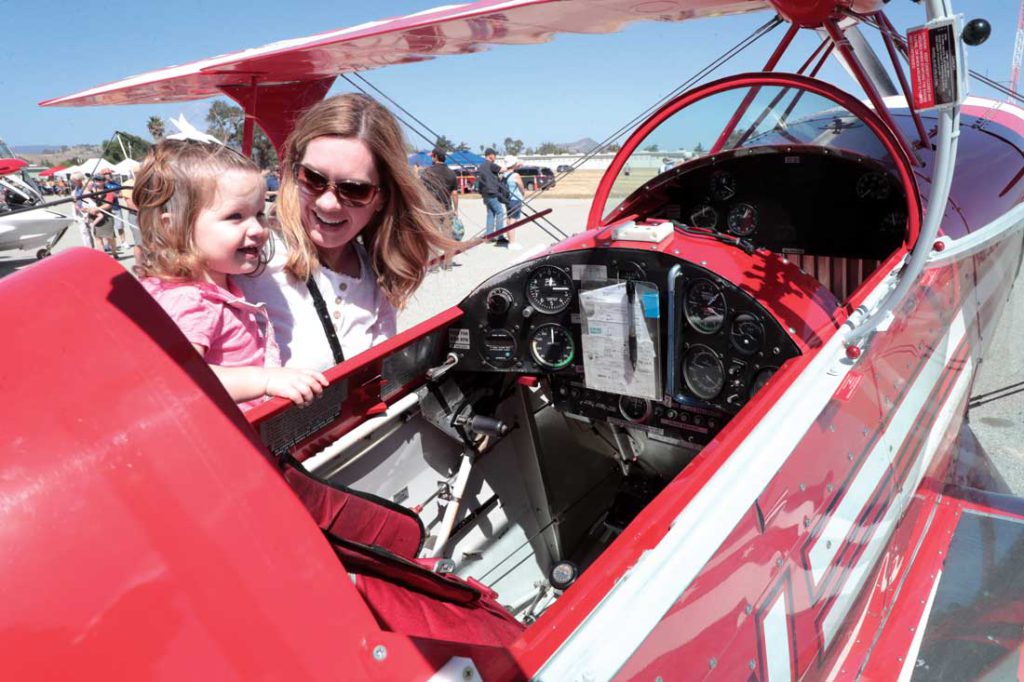 Image for display with article titled San Martin Airport Day Is Oct. 26