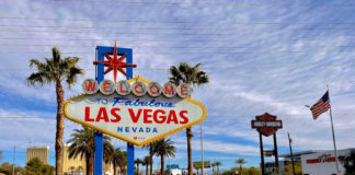 las vegas sign, online casinos, legal