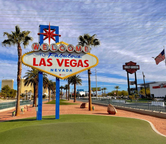las vegas sign, online casinos, legal
