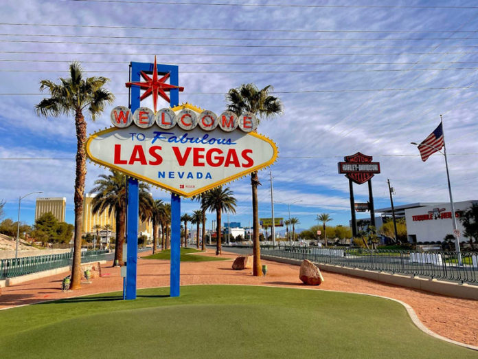 las vegas sign, online casinos, legal