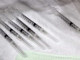 Vaccine syringe