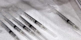 Vaccine syringe