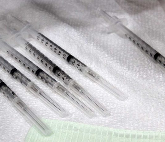 Vaccine syringe