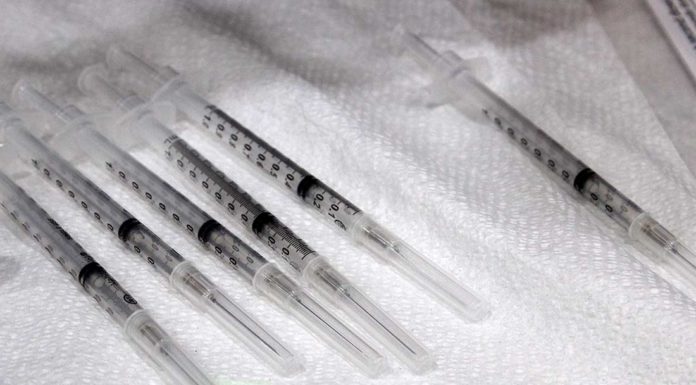Vaccine syringe