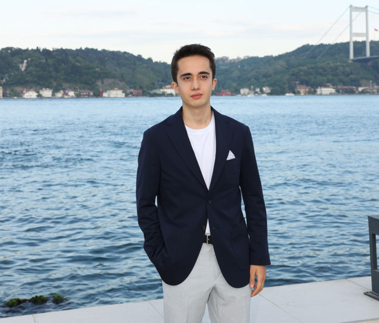 Teen software entrepreneur launches app to assist with study issues