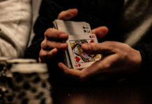 How online casinos differ from card rooms