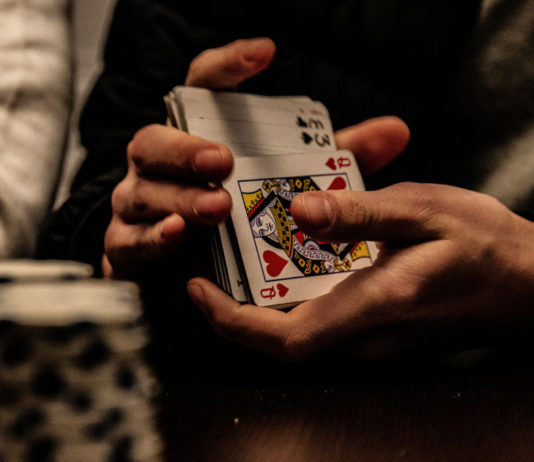 How online casinos differ from card rooms