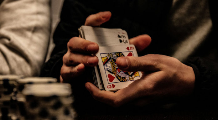 How online casinos differ from card rooms
