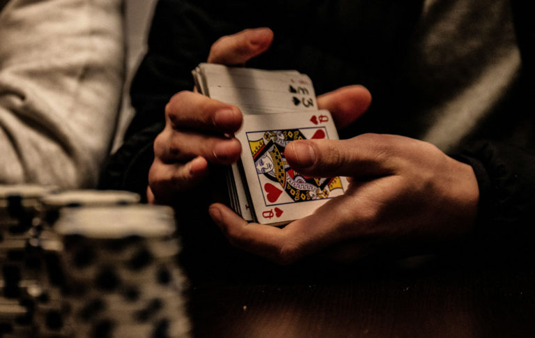 How online casinos differ from card rooms