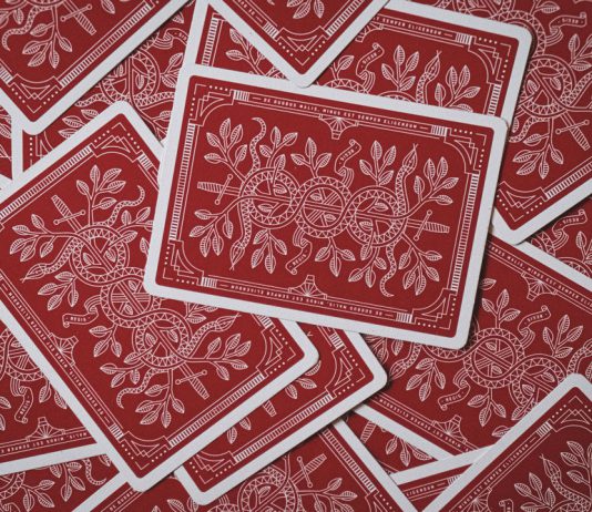 Following the Money: How Comparison Platforms Highlight the Best Payout Casinos Scattered red playing cards.