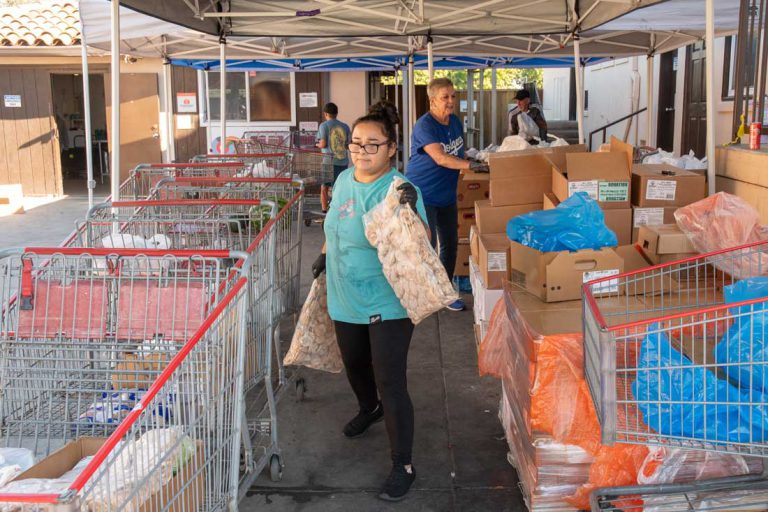 Food lines grow as feds suspend food assistance